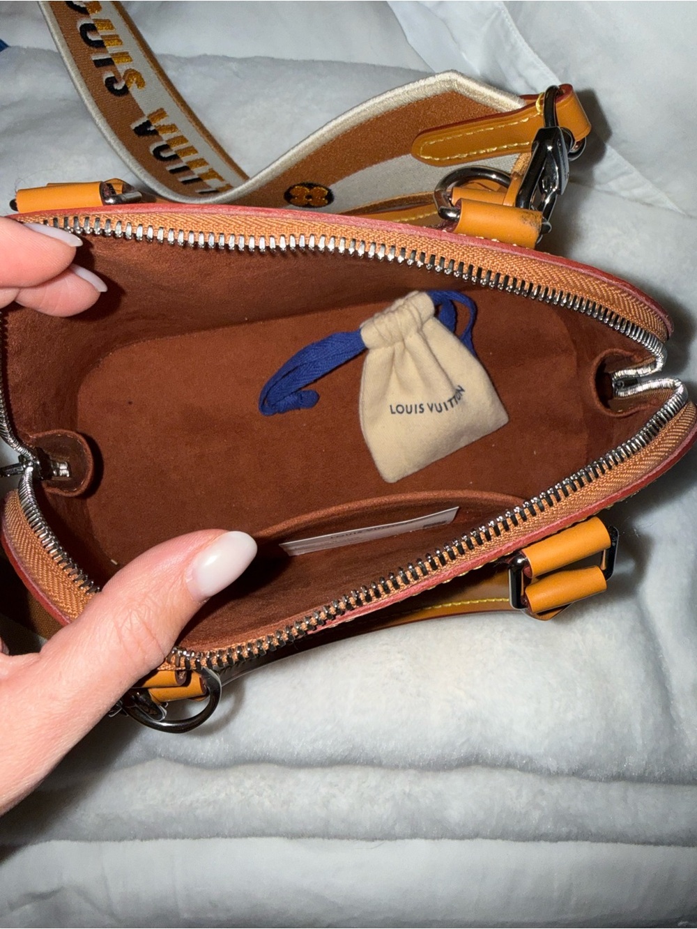 Louis Vuitton Alma BB bag - Picture 10 of 12